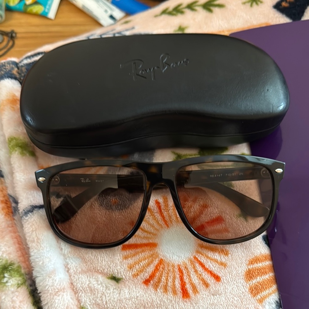 Ray-Ban Tortoise Shell Sunglasses with Black Case // Festival Sunglasses